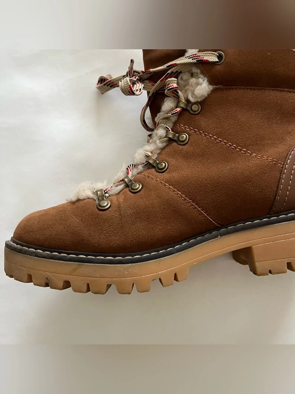 Time and Tru Cozy Lace Up Hiking Faux Shearling Trim Brown Suede Boots Size 8W